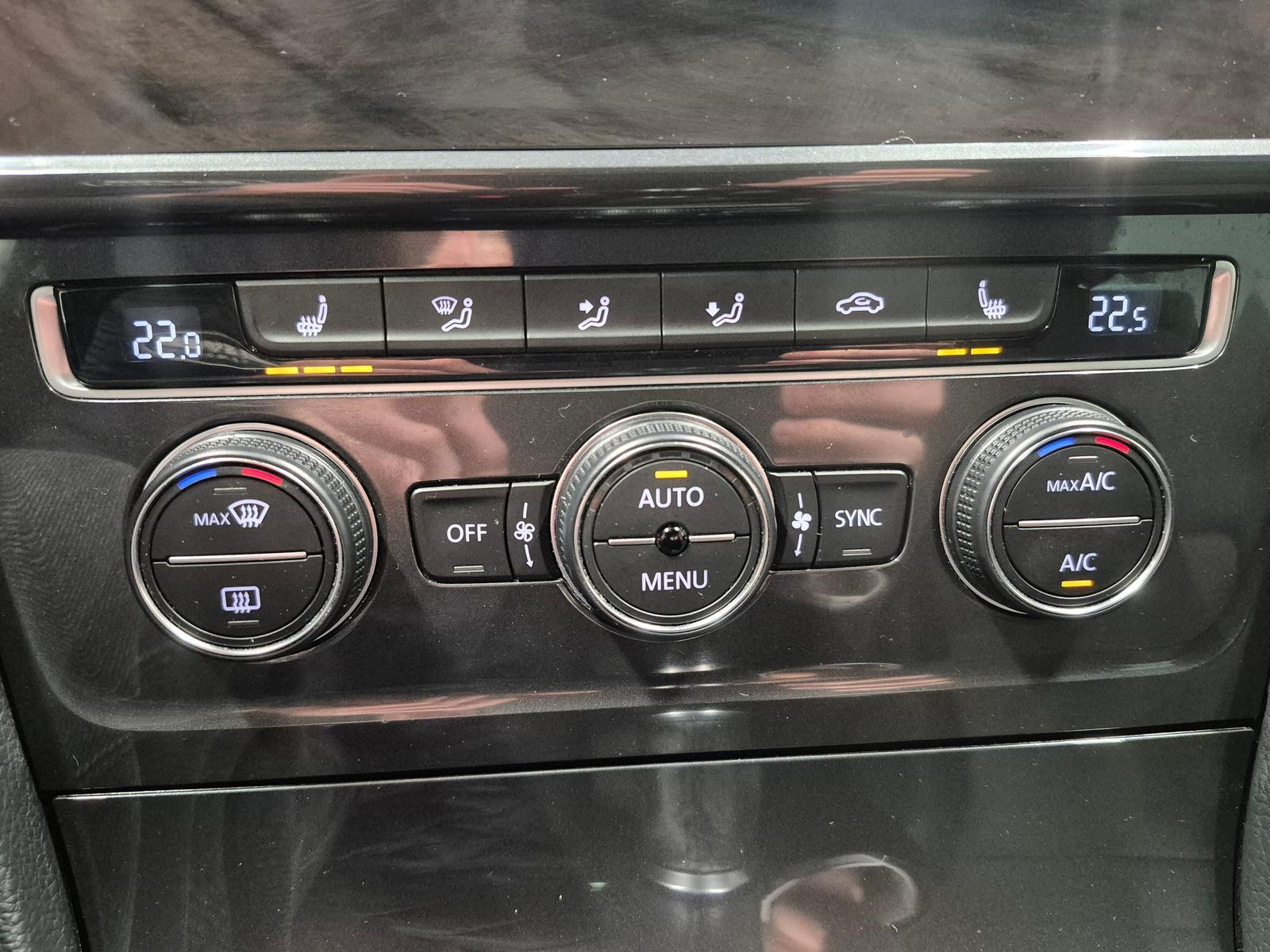 Volkswagen Golf VII  LED/App-C./SHZ/Kam/ACC/AHK/16-LM