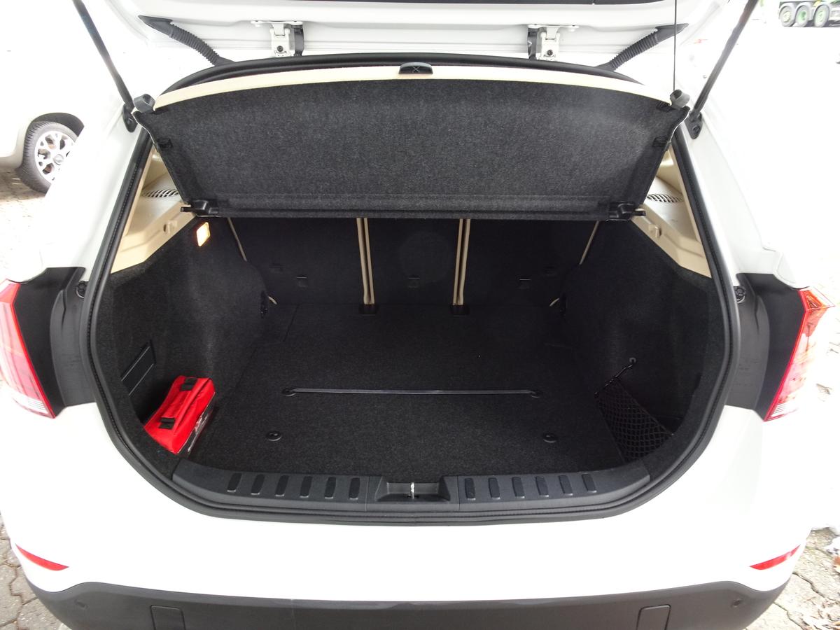 BMW X1  1,8d xDRIVE NAVI XENON AHK LEDER SHZ PDC XENON 