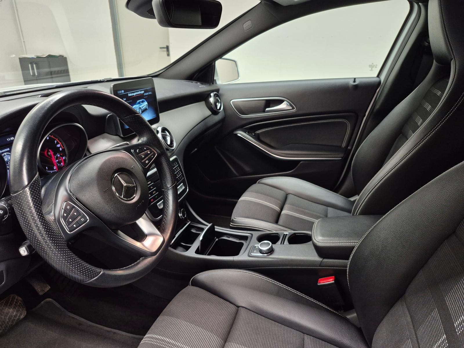 Mercedes-Benz GLA 180 LED/Navi/SHZ/Kam/Tempom./el.Heck/18-LM