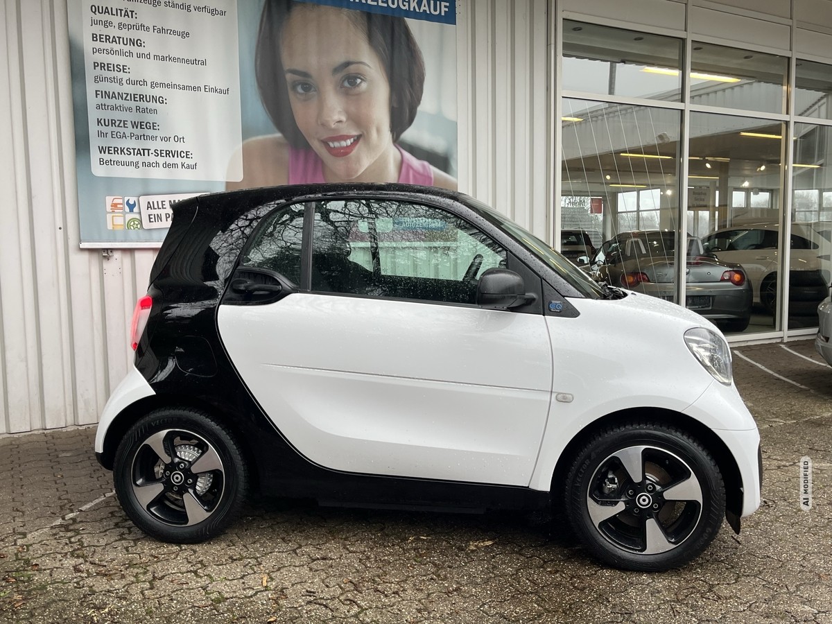 Smart ForTwo EQ*EXCLUSIVE*22kW*PANORAMA*MEDIA*SHZ*CAM*PDC*LED*ALU*