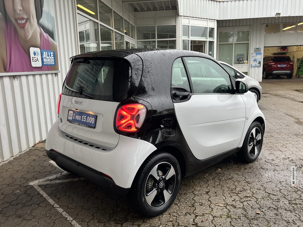 Smart ForTwo EQ*EXCLUSIVE*22kW*PANORAMA*MEDIA*SHZ*CAM*PDC*LED*ALU*