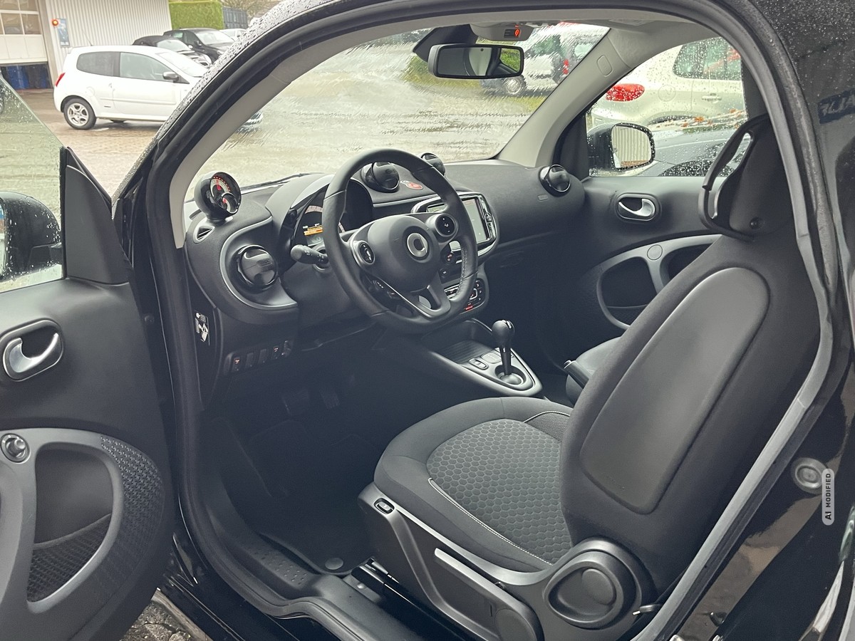 Smart ForTwo EQ*EXCLUSIVE*22kW*PANORAMA*MEDIA*SHZ*CAM*PDC*LED*ALU*