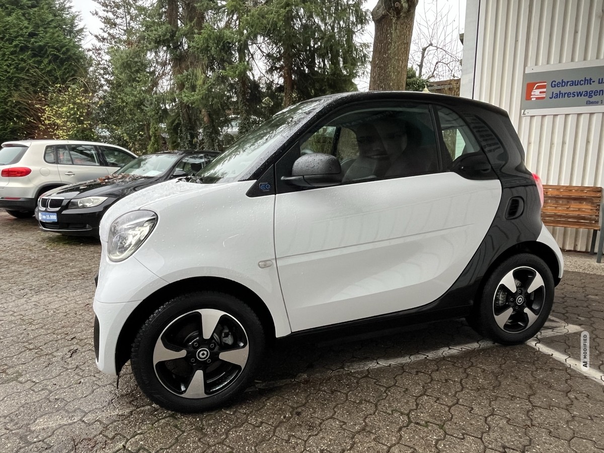 Smart ForTwo EQ*EXCLUSIVE*22kW*PANORAMA*MEDIA*SHZ*CAM*PDC*LED*ALU*