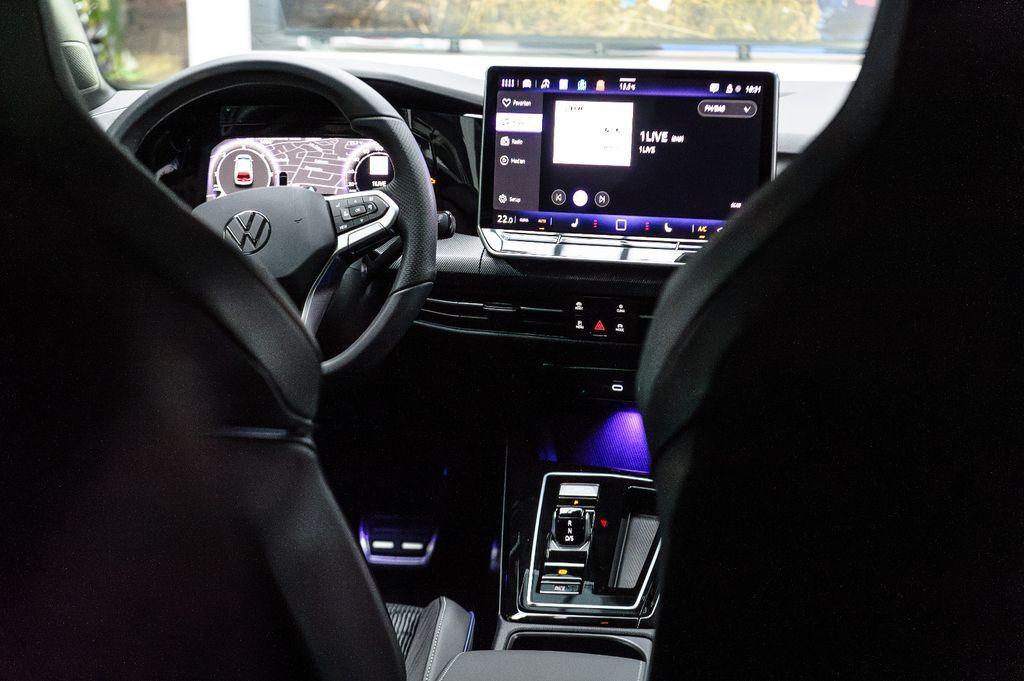 Volkswagen Golf VIII 2.0 TDI R-Line IQ-LIGHT+BLACK-STYLE