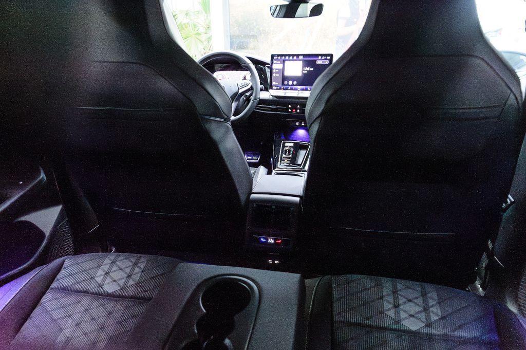 Volkswagen Golf VIII 2.0 TDI R-Line IQ-LIGHT+BLACK-STYLE