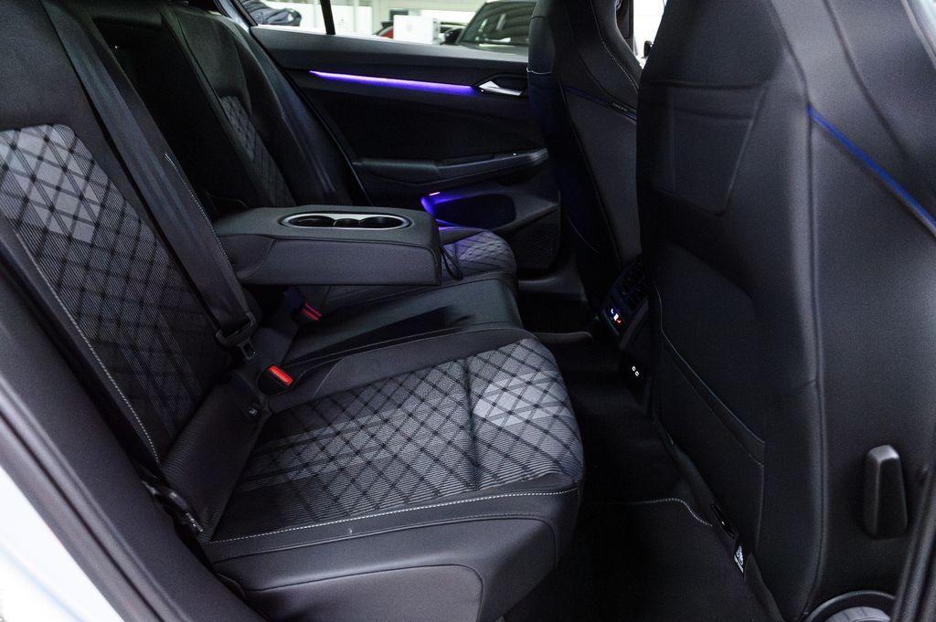 Volkswagen Golf VIII 2.0 TDI R-Line IQ-LIGHT+BLACK-STYLE