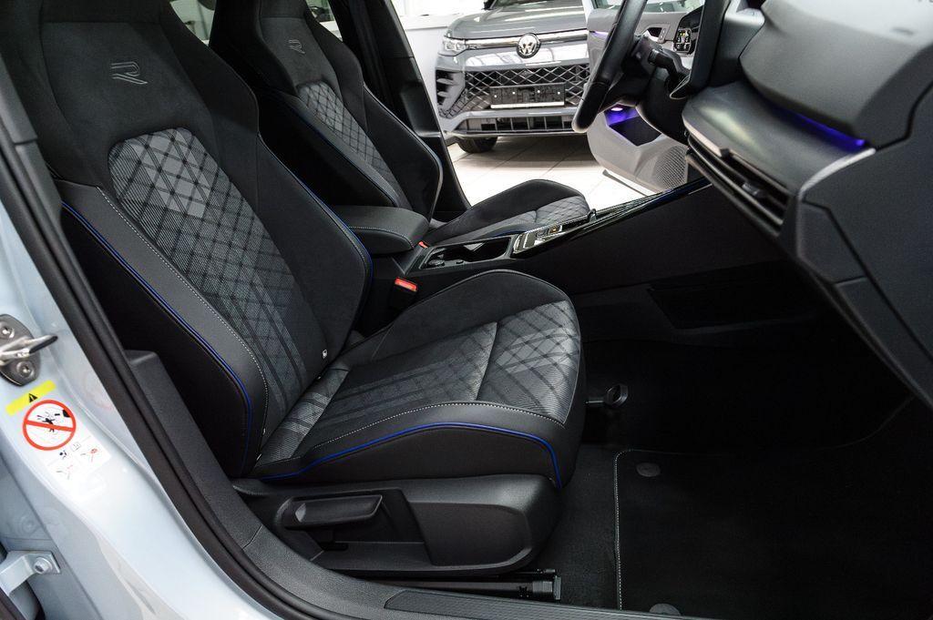 Volkswagen Golf VIII 2.0 TDI R-Line IQ-LIGHT+BLACK-STYLE