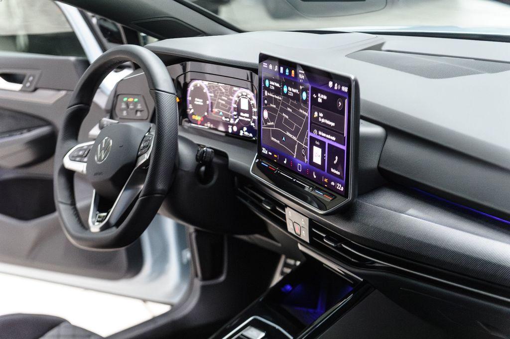 Volkswagen Golf VIII 2.0 TDI R-Line IQ-LIGHT+BLACK-STYLE