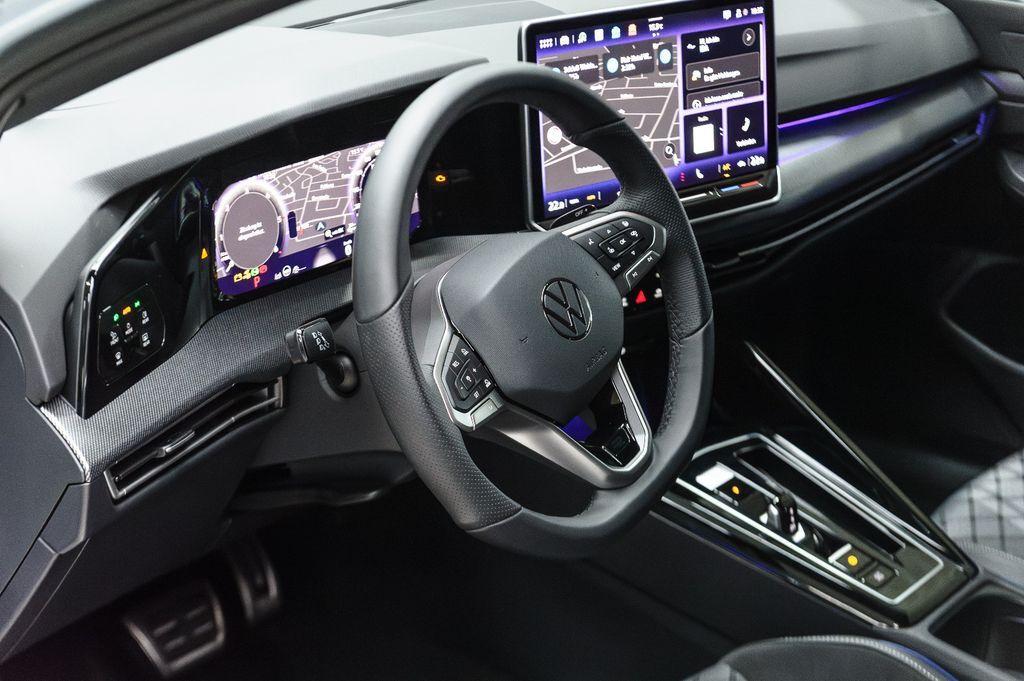 Volkswagen Golf VIII 2.0 TDI R-Line IQ-LIGHT+BLACK-STYLE