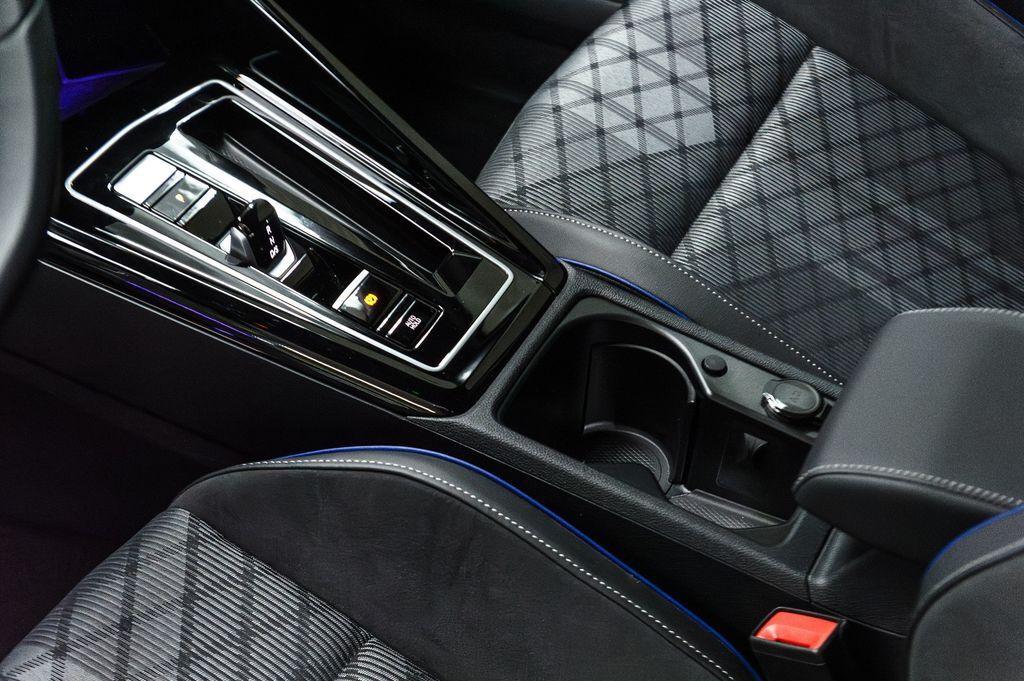 Volkswagen Golf VIII 2.0 TDI R-Line IQ-LIGHT+BLACK-STYLE