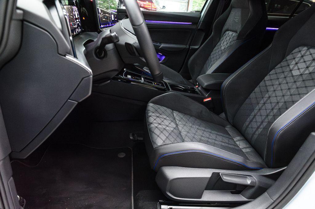 Volkswagen Golf VIII 2.0 TDI R-Line IQ-LIGHT+BLACK-STYLE