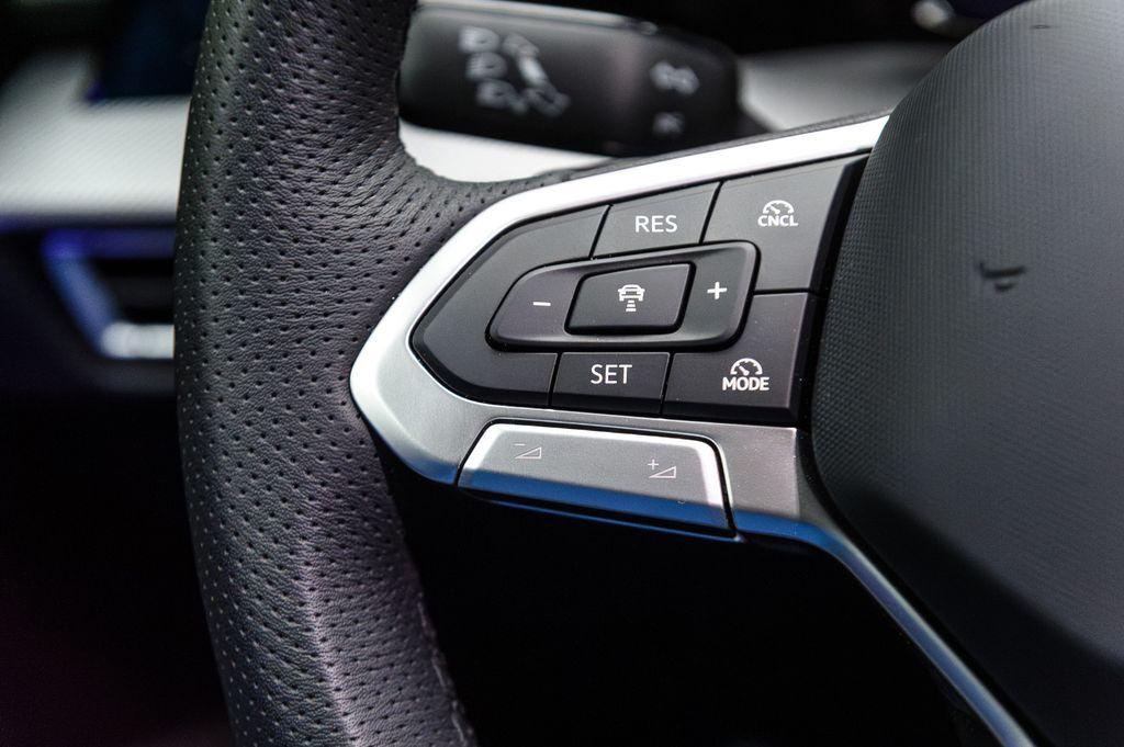 Volkswagen Golf VIII 2.0 TDI R-Line IQ-LIGHT+BLACK-STYLE