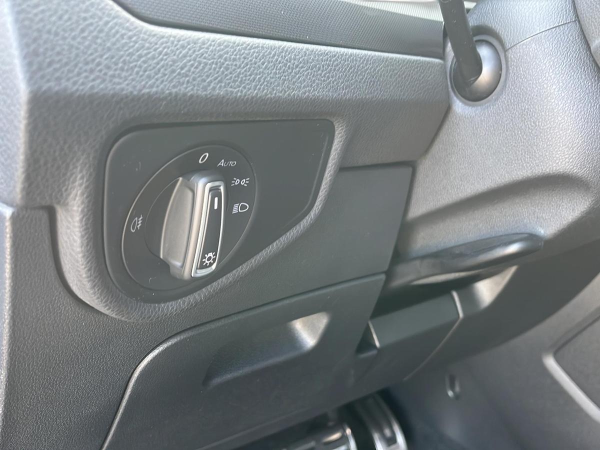 Volkswagen Touran 2.0 TDI Highline *R-Line*LED*Pano*AHZV*Standheizung