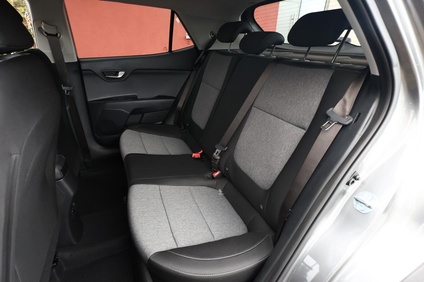 Kia Stonic 79 LED PrivG Nav Kam 2xPDC LM16 Temp Klim