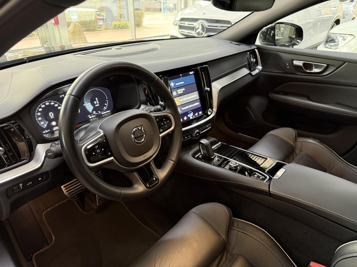 Volvo V60 T6 Twin Engine AWD R-Design LED Pano. H&K AHK