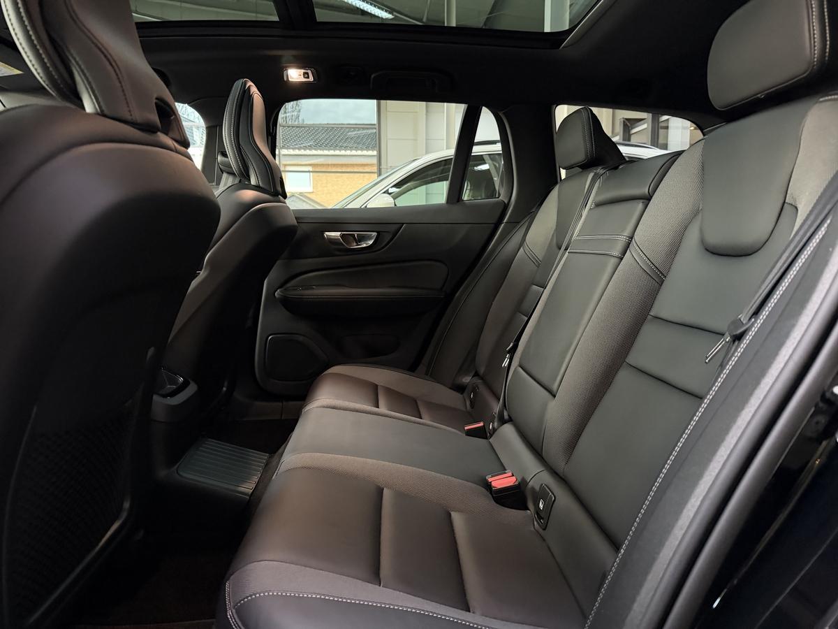 Volvo V60 T6 Twin Engine AWD R-Design LED Pano. H&K AHK