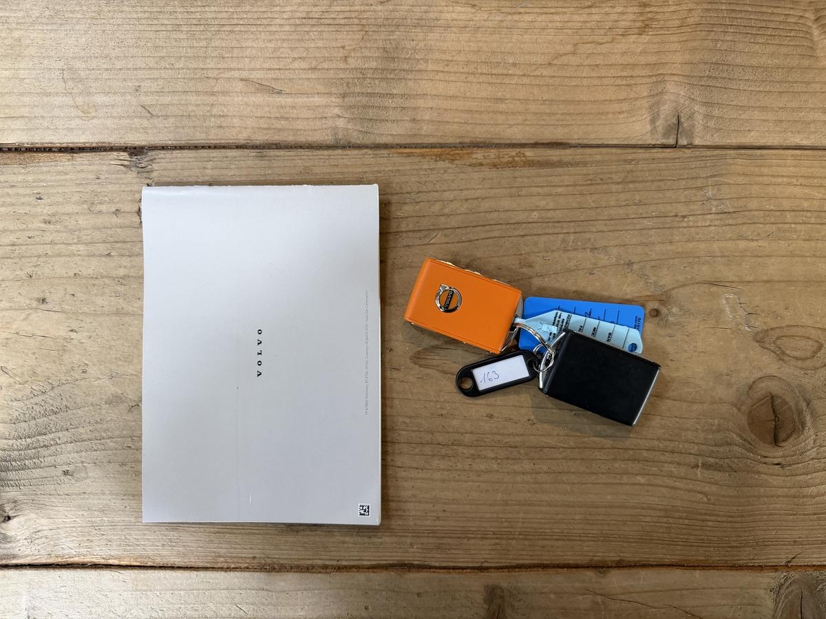 Volvo V60 T6 Twin Engine AWD R-Design LED Pano. H&K AHK