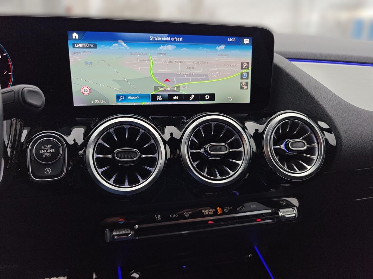 Mercedes-Benz GLA 200 AMG Line AHK Pano Parklenkass. Navi