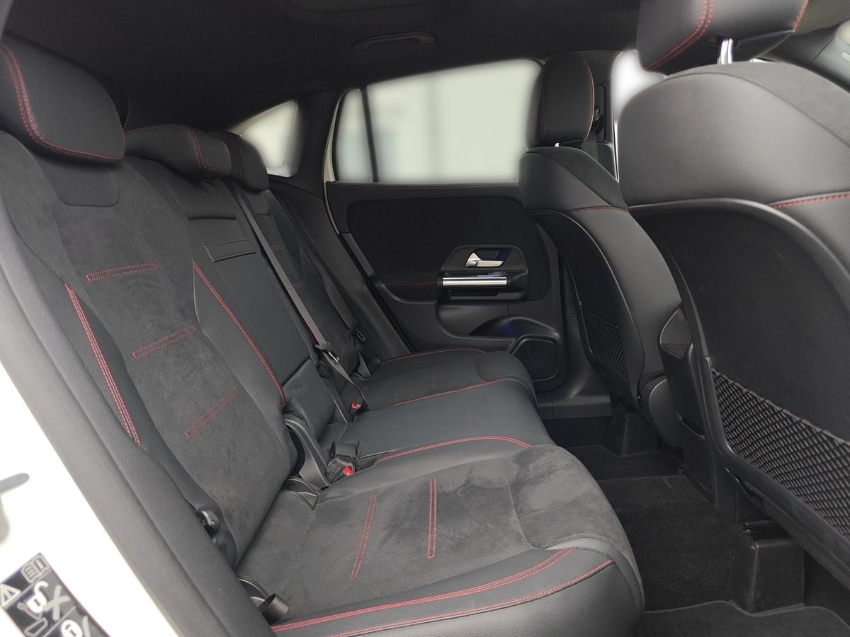 Mercedes-Benz GLA 200 AMG Line AHK Pano Parklenkass. Navi