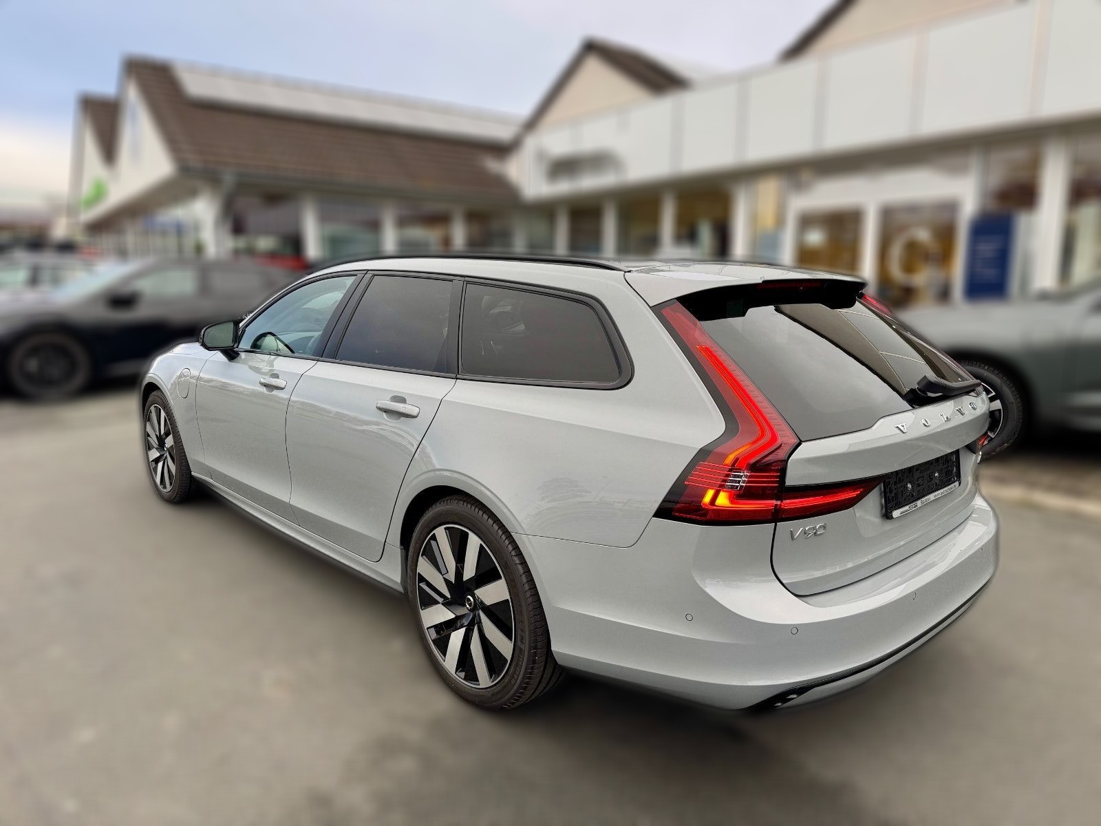 Volvo V90 T6 Plus Dark Recharge Plug-In Hybrid AWD