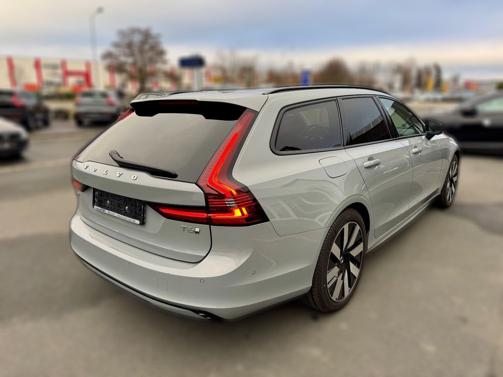 Volvo V90 T6 Plus Dark Recharge Plug-In Hybrid AWD