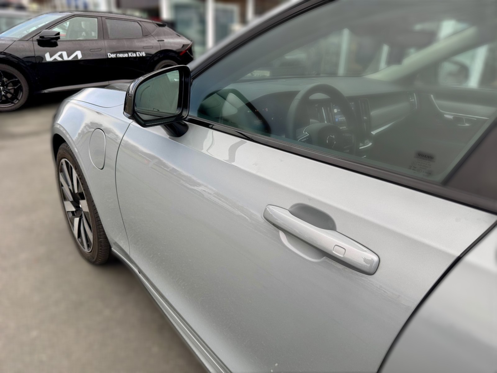 Volvo V90 T6 Plus Dark Recharge Plug-In Hybrid AWD
