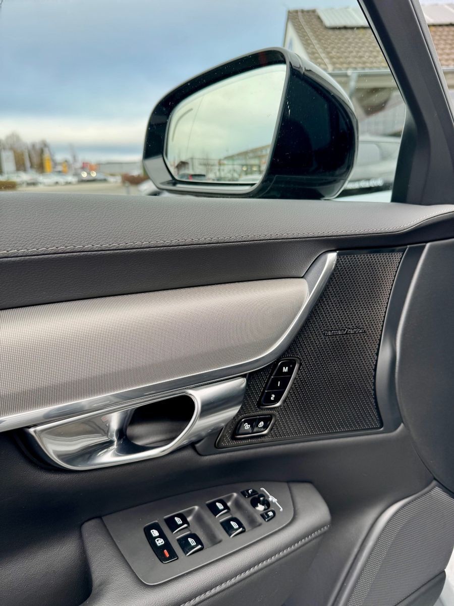 Volvo V90 T6 Plus Dark Recharge Plug-In Hybrid AWD