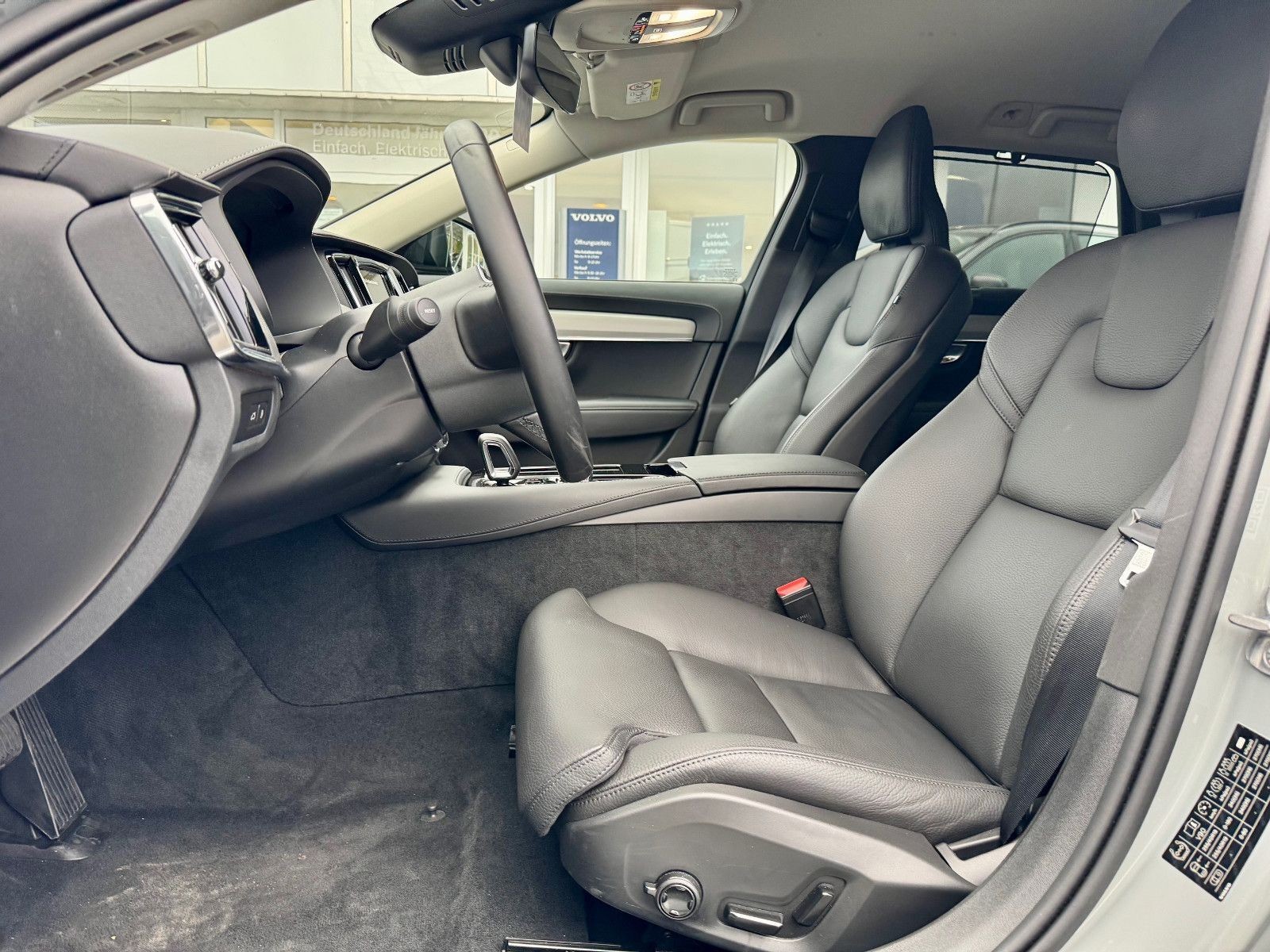 Volvo V90 T6 Plus Dark Recharge Plug-In Hybrid AWD