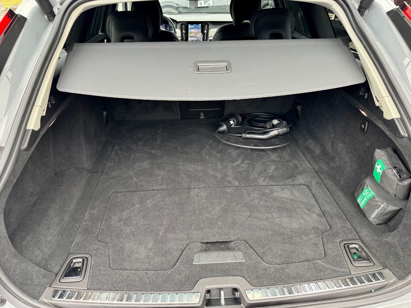 Volvo V90 T6 Plus Dark Recharge Plug-In Hybrid AWD