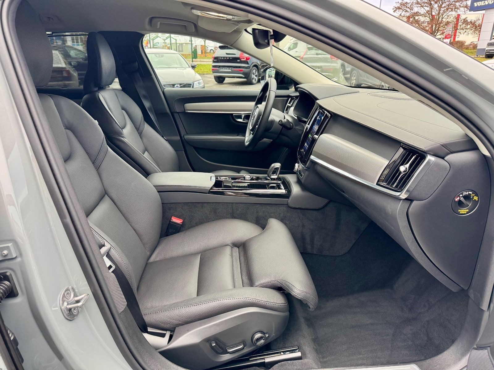 Volvo V90 T6 Plus Dark Recharge Plug-In Hybrid AWD