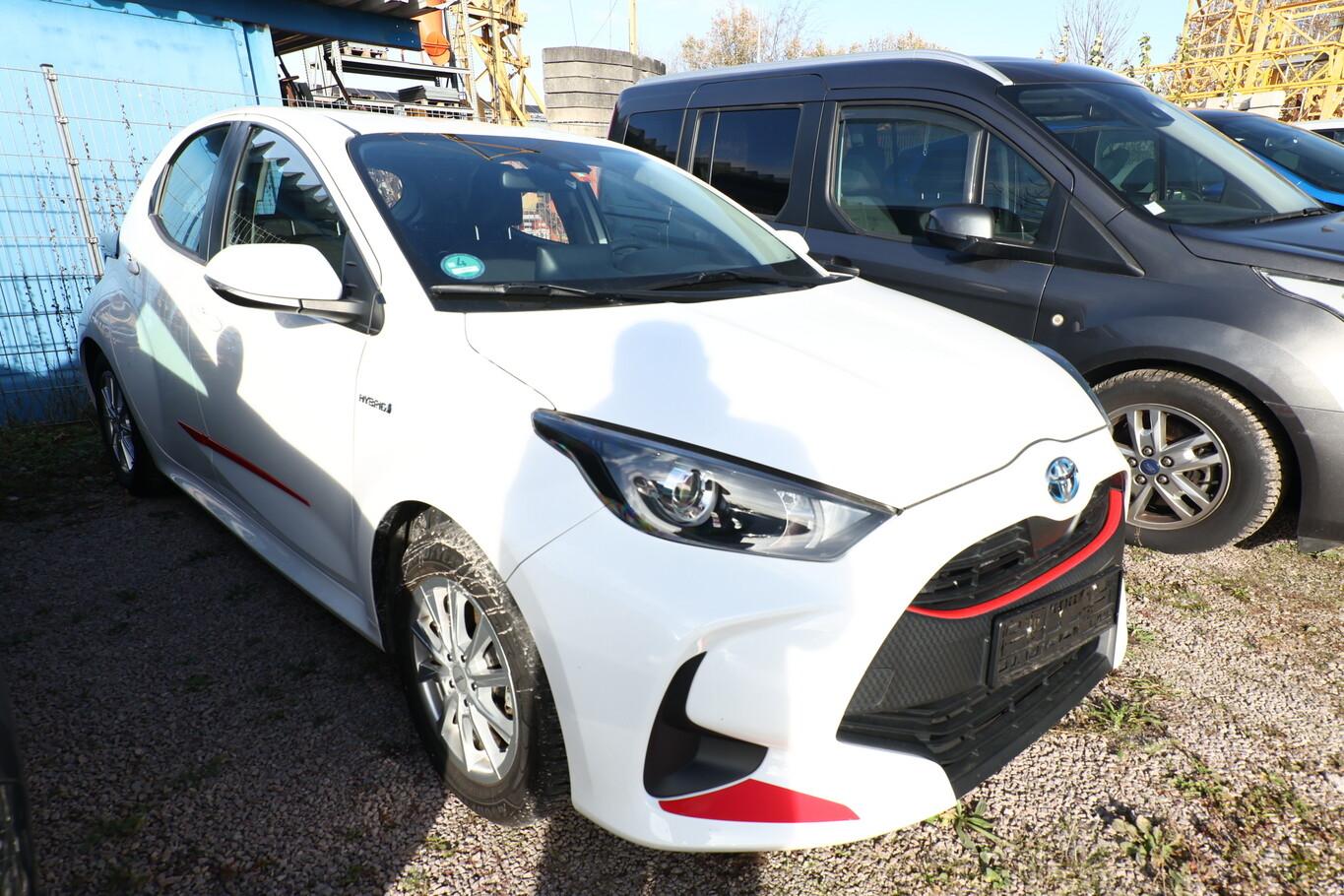 Toyota Yaris 1.5 Hybrid 116 CVT Business Ed. Nav Kam