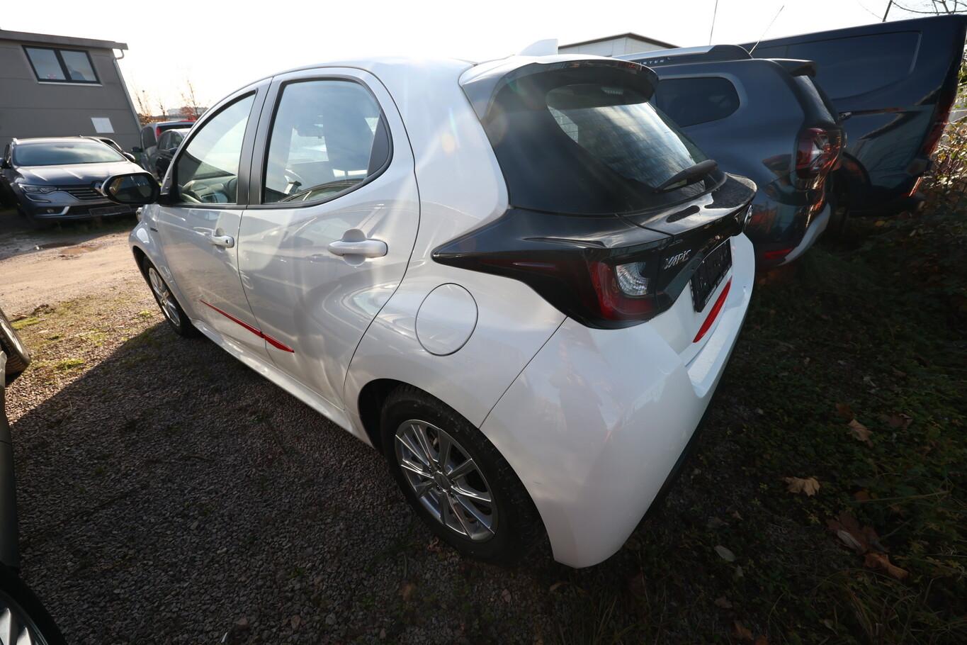 Toyota Yaris 1.5 Hybrid 116 CVT Business Ed. Nav Kam