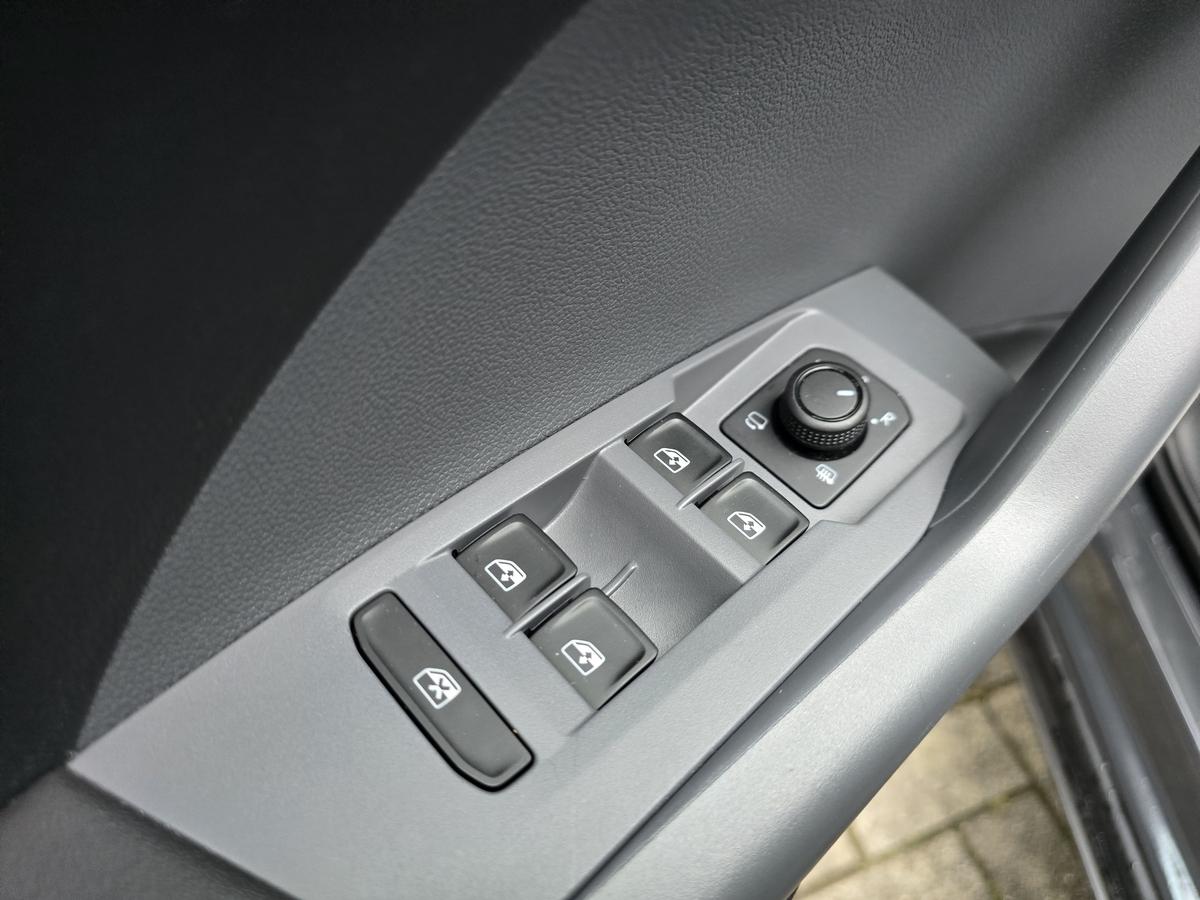 Volkswagen T-Cross 1.0 TSI Life BMT #DSG #Ganzjahresreifen #Klima #DAB 