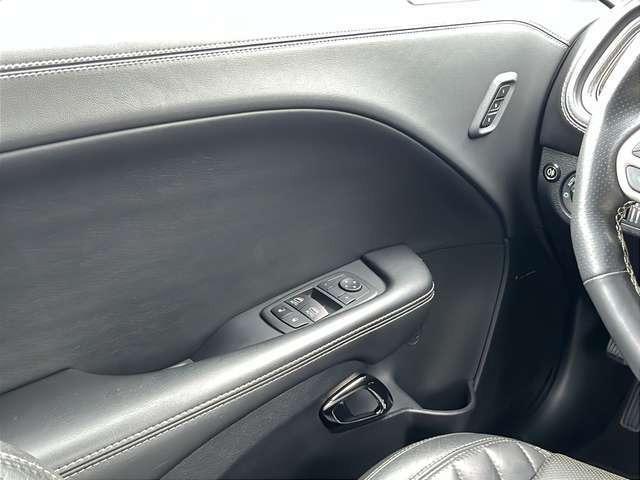 Dodge Challenger *SRT*V8**Hellcat*Widebody*Black**