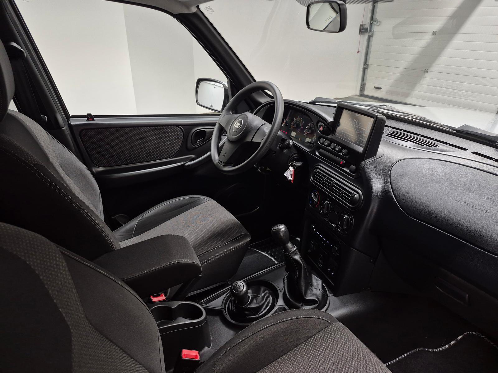 Lada Niva Travel SHZ/Scheibenhzg/PDC/Kam