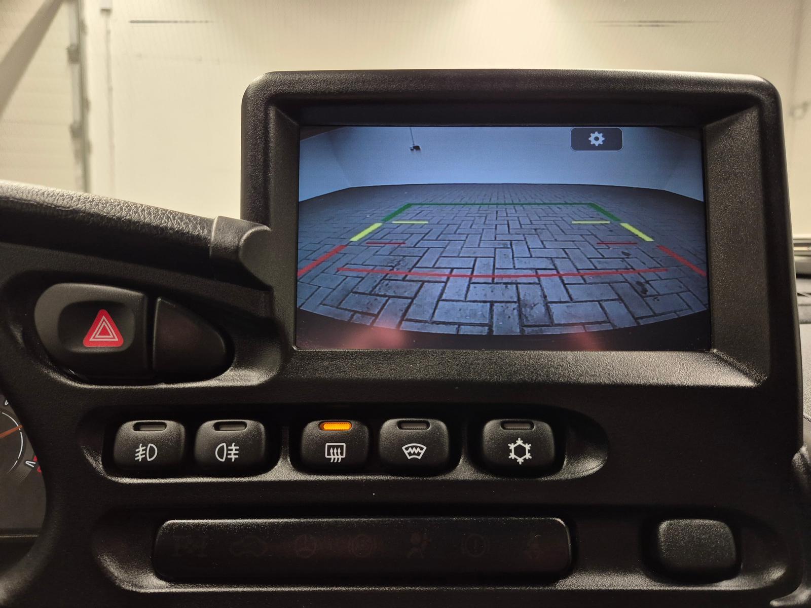 Lada Niva Travel SHZ/Scheibenhzg/PDC/Kam