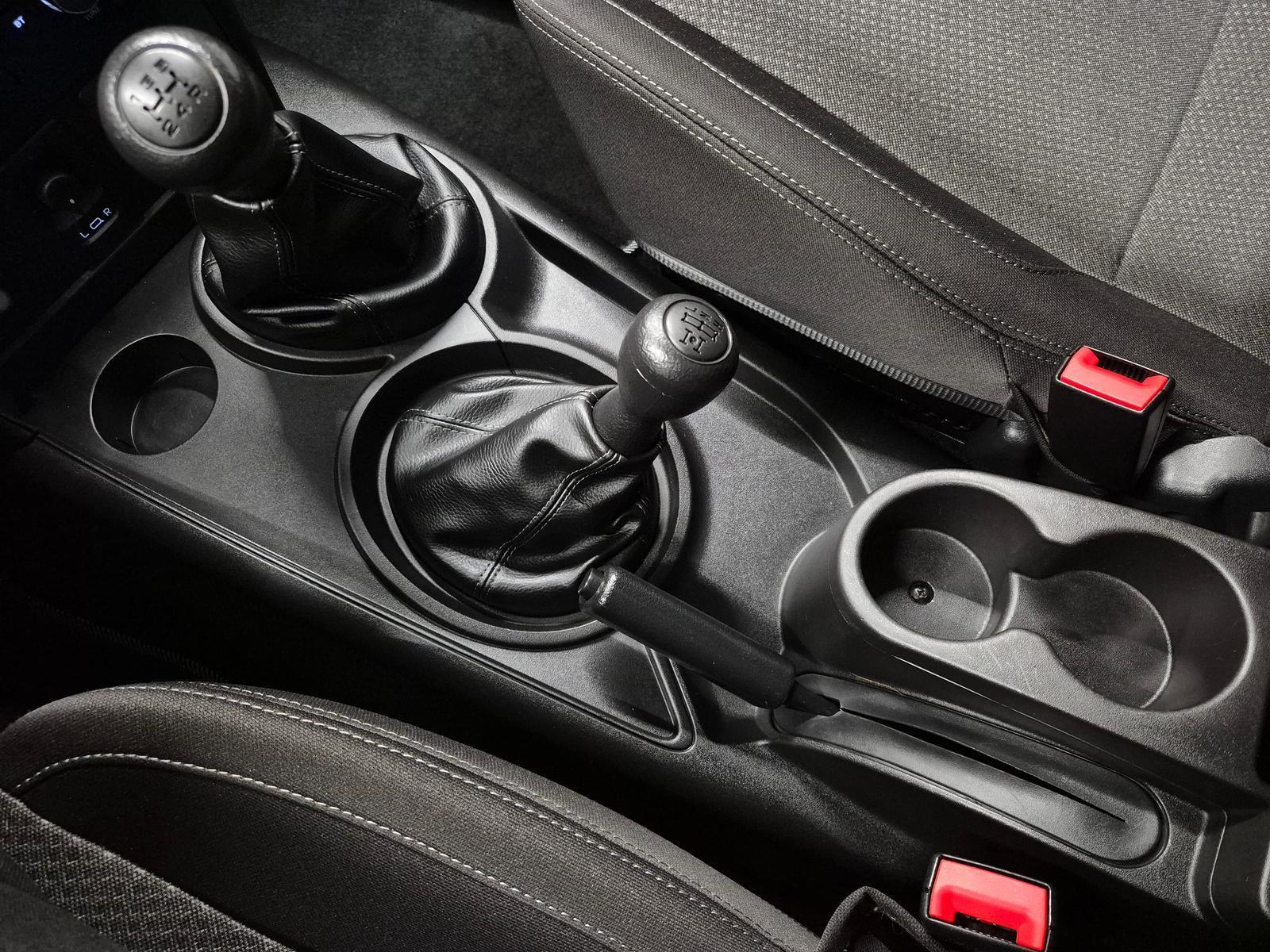 Lada Niva Travel SHZ/Scheibenhzg/PDC/Kam