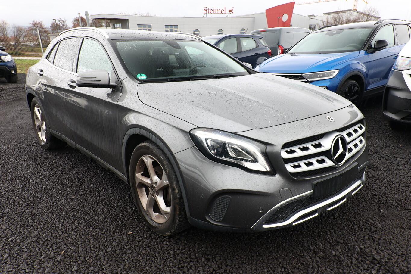 Mercedes-Benz GLA 180 Urban Pano Nav LED eHk ParkAs LaneAs 18Z