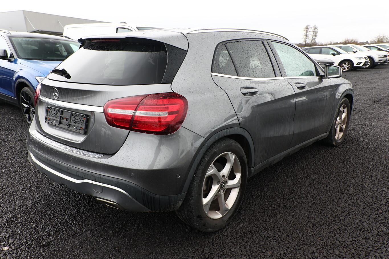 Mercedes-Benz GLA 180 Urban Pano Nav LED eHk ParkAs LaneAs 18Z