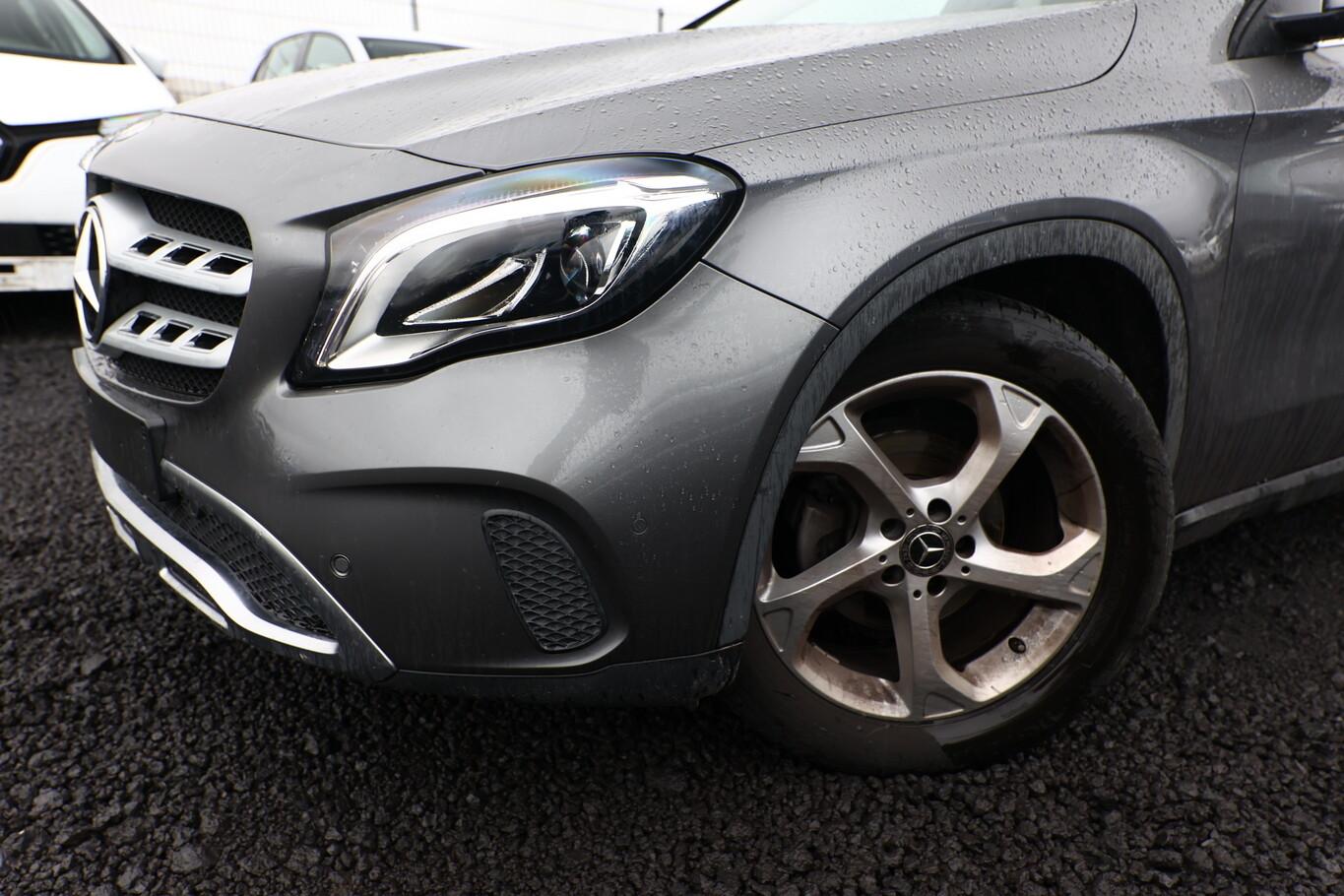 Mercedes-Benz GLA 180 Urban Pano Nav LED eHk ParkAs LaneAs 18Z