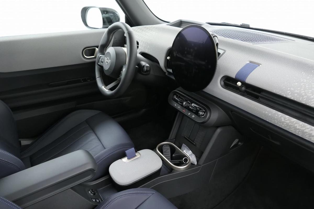 MINI Cooper C Favoured Trim 18 Zoll Sitzheizung Lenkradheizung