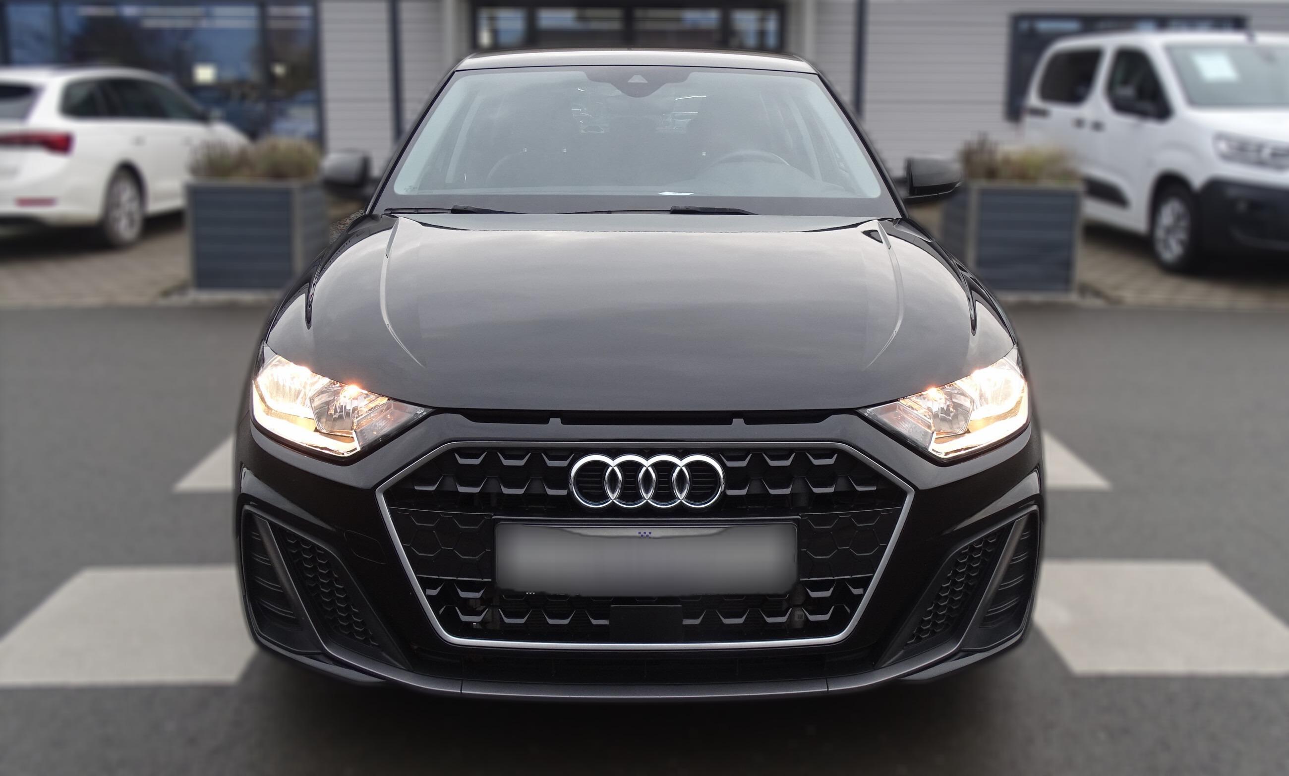 Audi A1 30 TFSI S line / SHZ / DIGITALES-COCK. / MFL