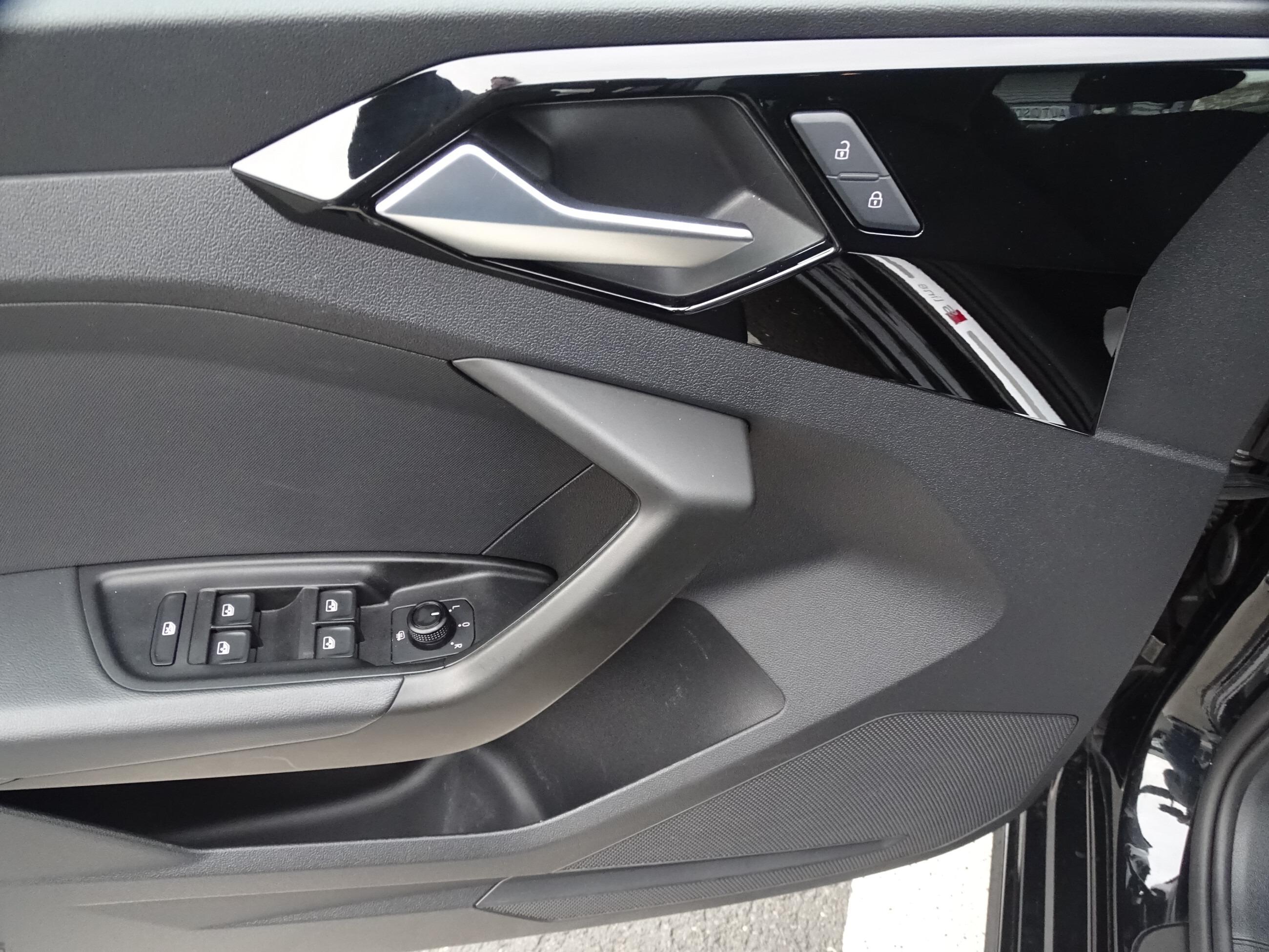 Audi A1 30 TFSI S LINE*DAB*SHZG*GJR*TEMPO*TEL.*MFL*