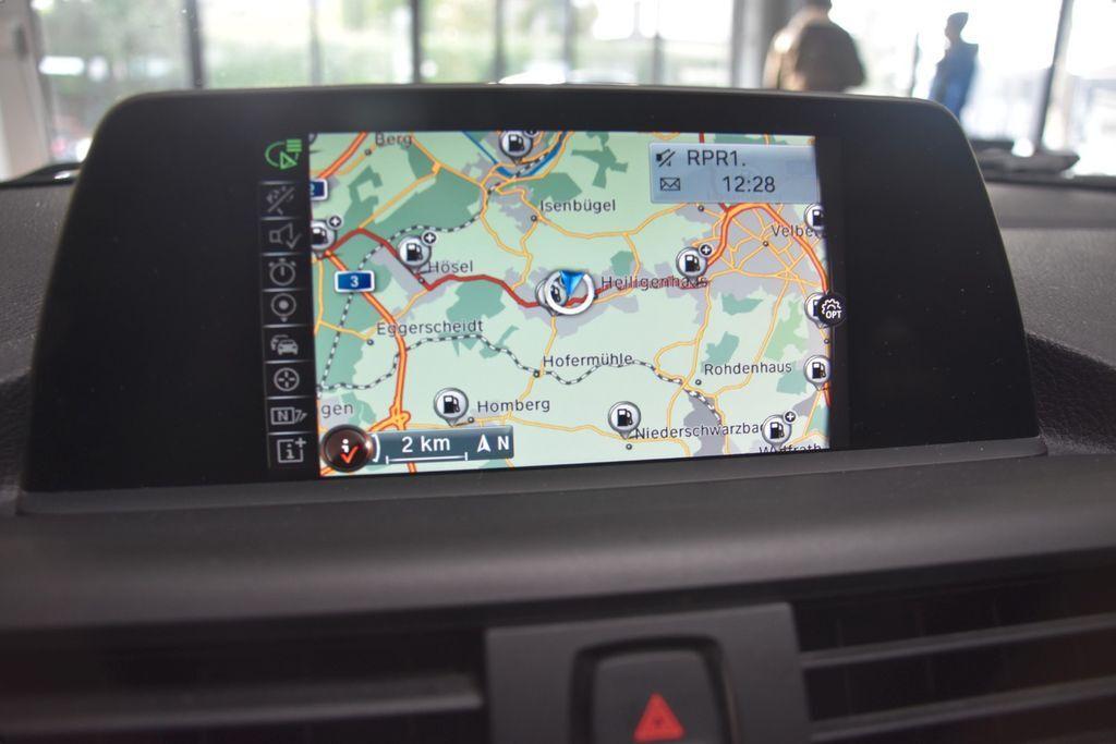 BMW 118 i Advantage Navi Klimaauto HarmanKardon PDC