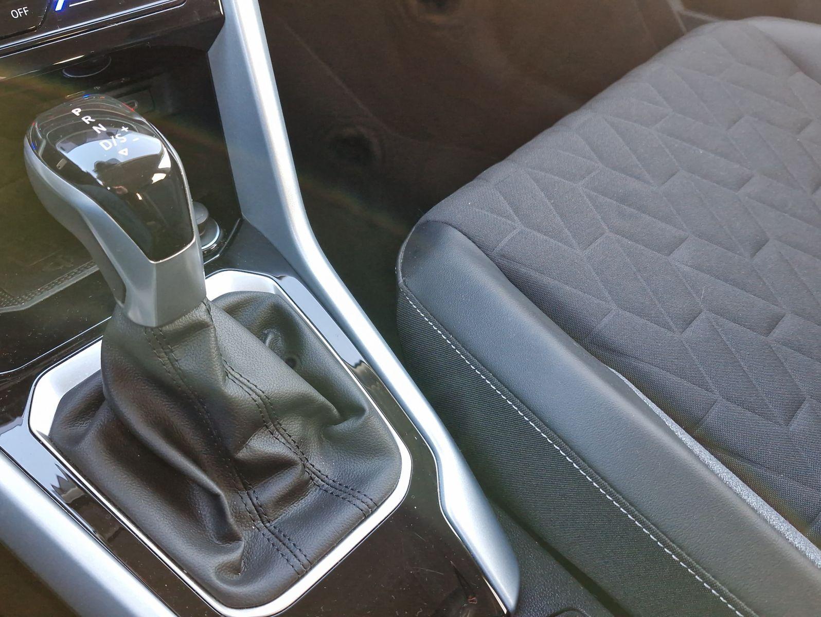 Volkswagen T-Roc 1.5 TSI DSG Goal Navi LED SHZ ACC ParkLenk