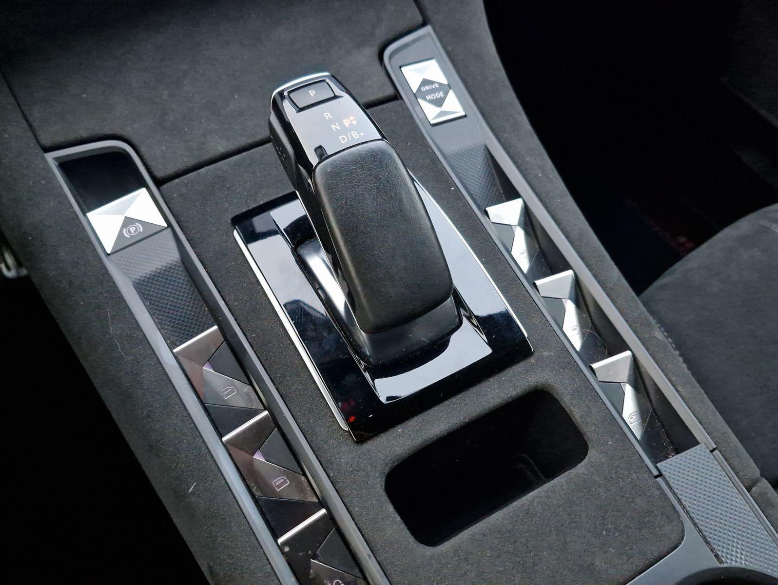 DS Automobiles DS7 Crossback PHEV 225 e-AT Performance Line LED