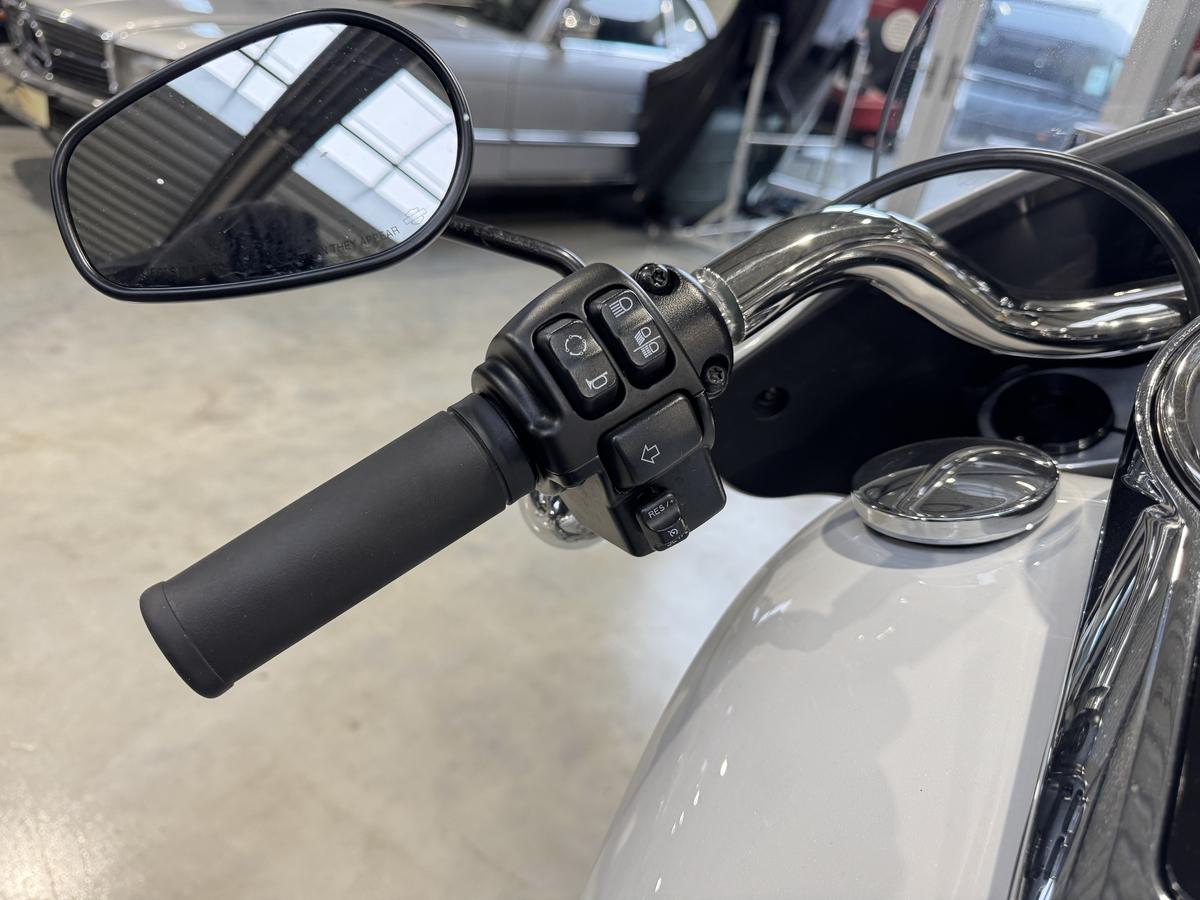 Harley-Davidson Sport Glide White+Tempomat+Koffer