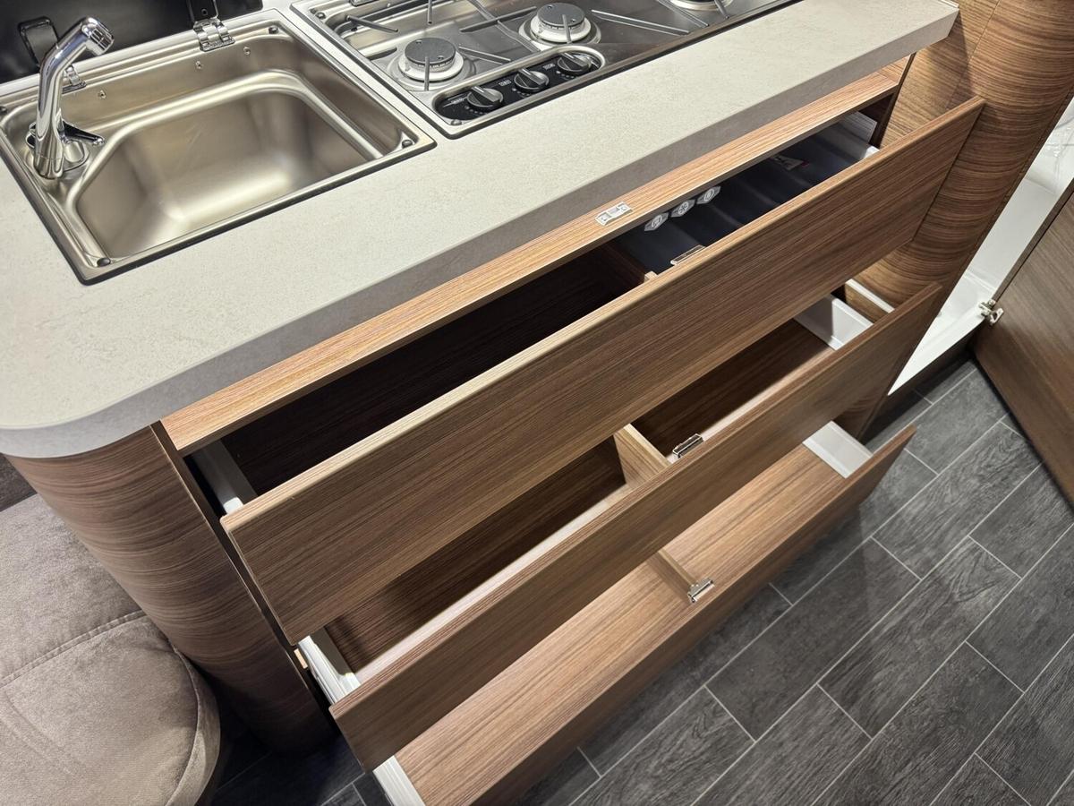 Tabbert Puccini 550 E 2.5m+2000kg+City-Wasser