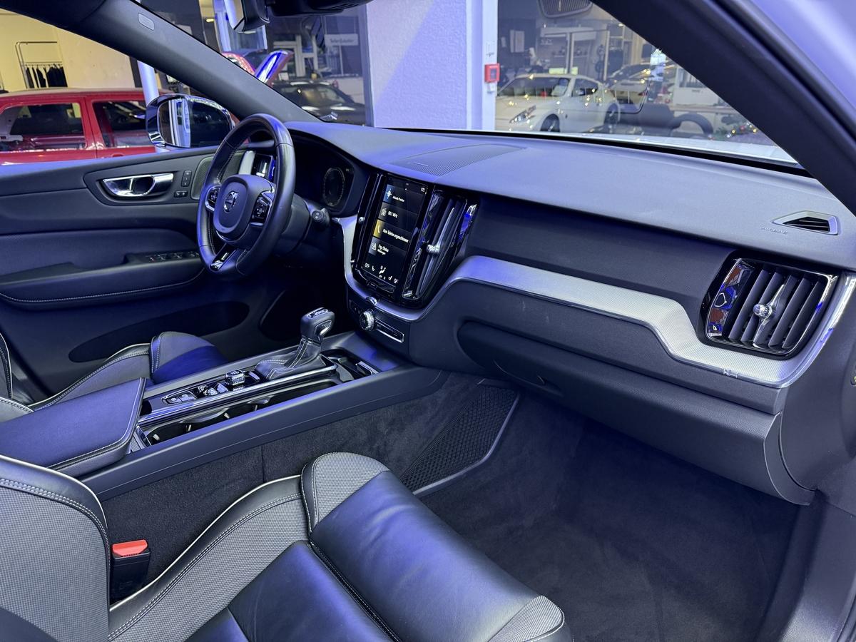 Volvo XC60 2.0 T4 R Design