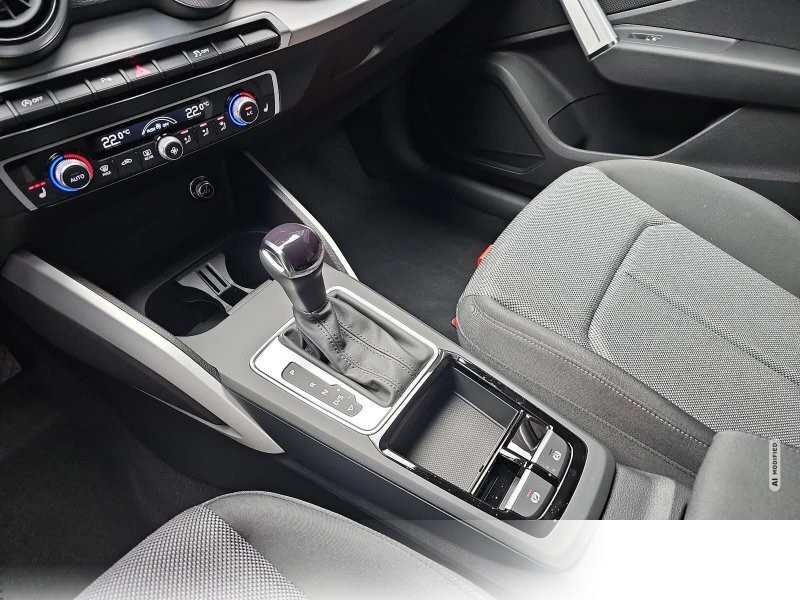 Audi Q2 35 TFSI S-TRONIC S LINE NAVI LED ACC EL.HECKKL. WI